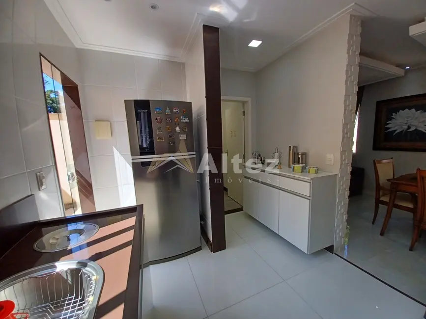 Casa de Condomínio com 2 quartos à venda, 110m2 em Parque do Imbui, Teresopolis - RJ - imagem 9 Foto 9 de Casa de Condomínio com 2 quartos à venda, 110m2 em Parque do Imbui, Teresopolis - RJ