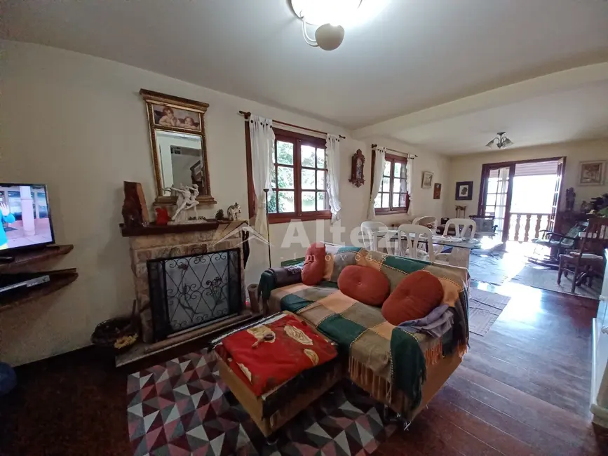 Foto 8 de Casa com 3 quartos à venda, 460m2 em Parque do Ingá, Teresopolis - RJ