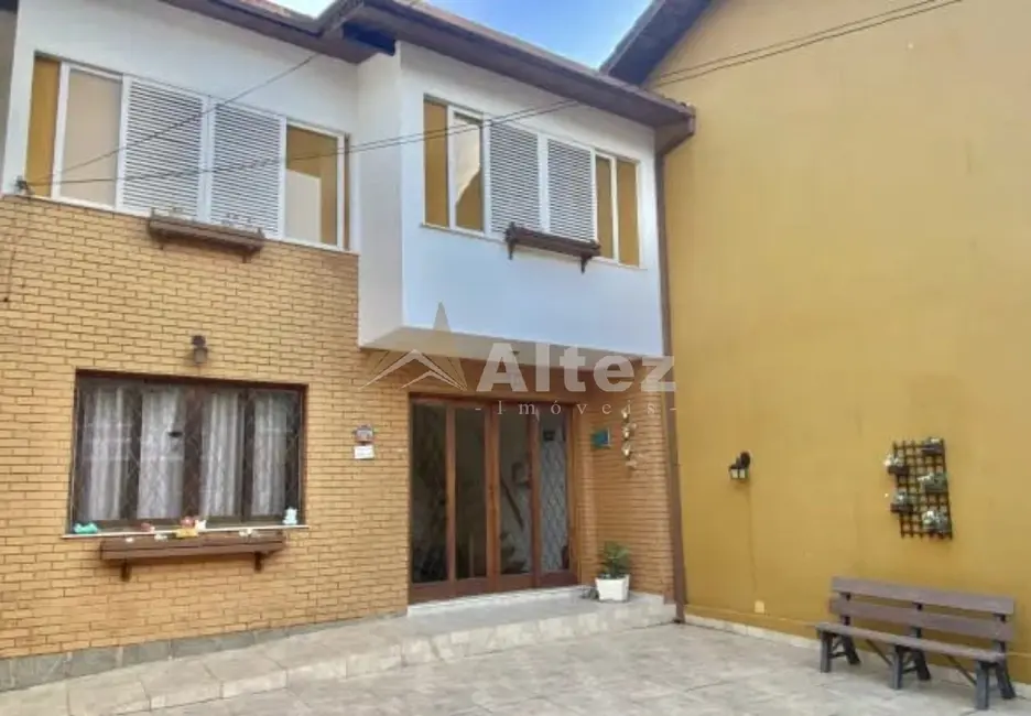 Foto 1 de Casa de Condomínio com 3 quartos à venda, 143m2 em Parque do Ingá, Teresopolis - RJ