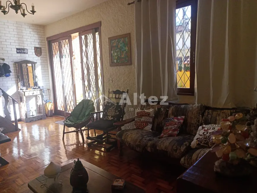 Foto 5 de Casa de Condomínio com 3 quartos à venda, 143m2 em Parque do Ingá, Teresopolis - RJ