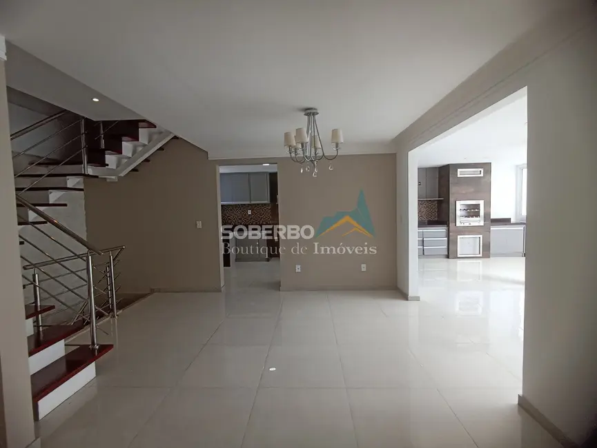 Foto 1 de Casa de Condomínio com 4 quartos à venda, 233m2 em Teresopolis - RJ