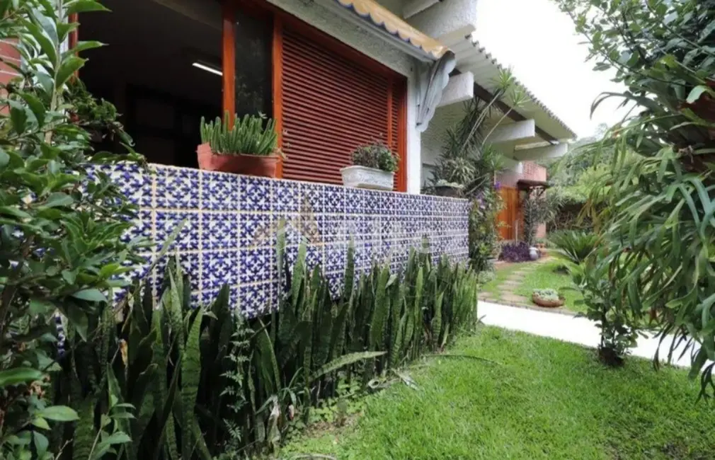 Casa com 3 quartos à venda, 1500m2 em Golfe, Teresopolis - RJ - imagem 4 Foto 4 de Casa com 3 quartos à venda, 1500m2 em Golfe, Teresopolis - RJ