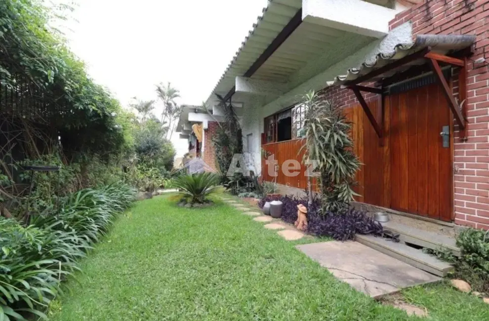 Foto 1 de Casa com 3 quartos à venda, 1500m2 em Golfe, Teresopolis - RJ