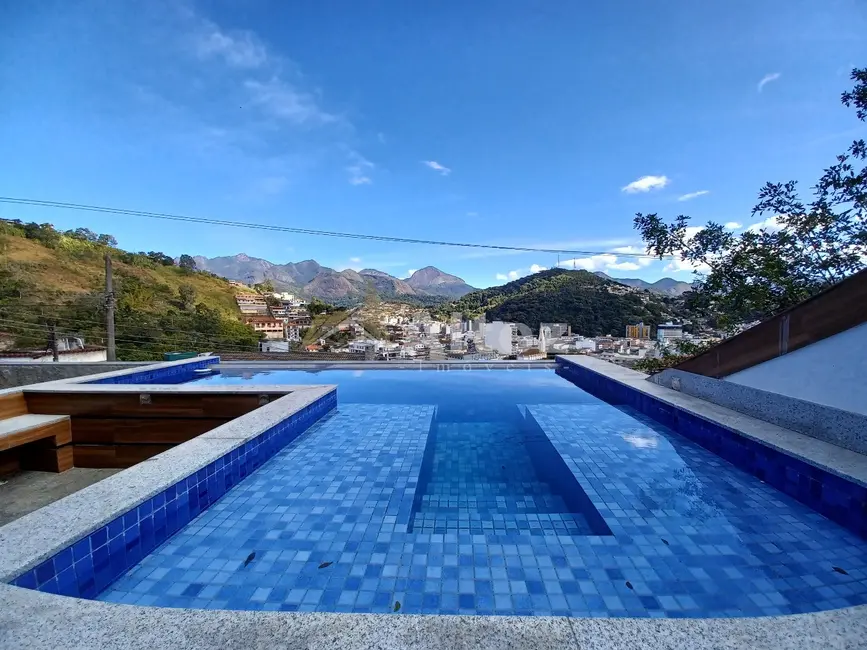 Casa com 4 quartos à venda, 600m2 em Parque São Luiz, Teresopolis - RJ - imagem 3 Foto 3 de Casa com 4 quartos à venda, 600m2 em Parque São Luiz, Teresopolis - RJ