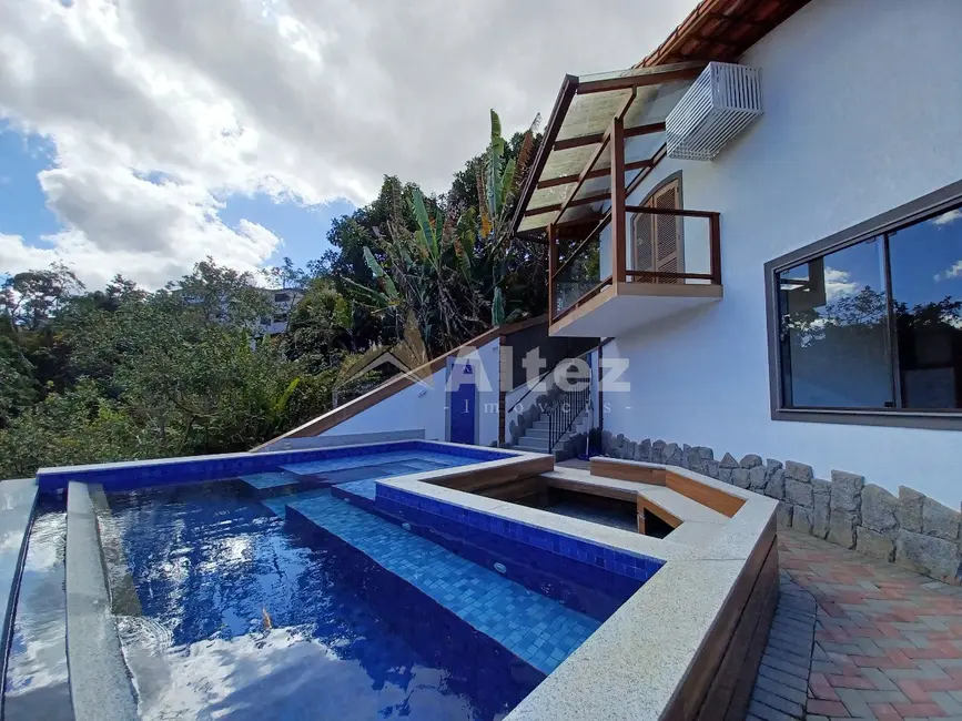 Foto 2 de Casa com 4 quartos à venda, 600m2 em Parque São Luiz, Teresopolis - RJ