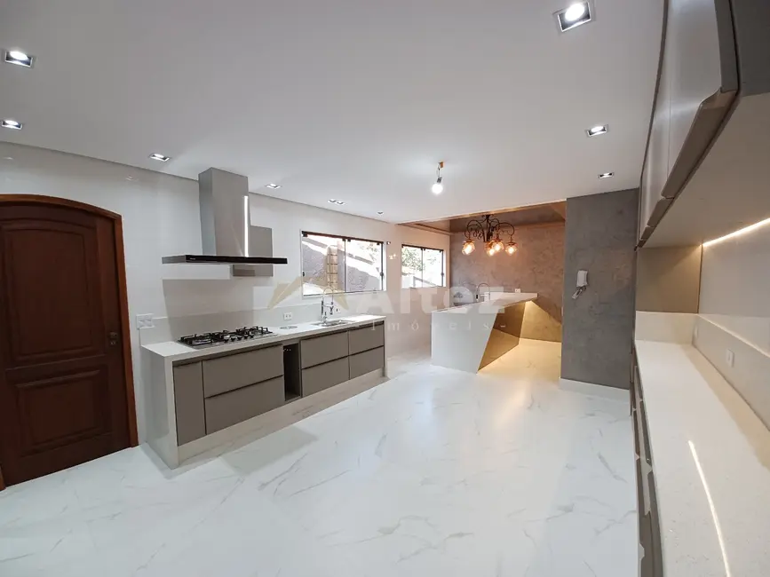 Casa com 4 quartos à venda, 600m2 em Parque São Luiz, Teresopolis - RJ - imagem 8 Foto 8 de Casa com 4 quartos à venda, 600m2 em Parque São Luiz, Teresopolis - RJ
