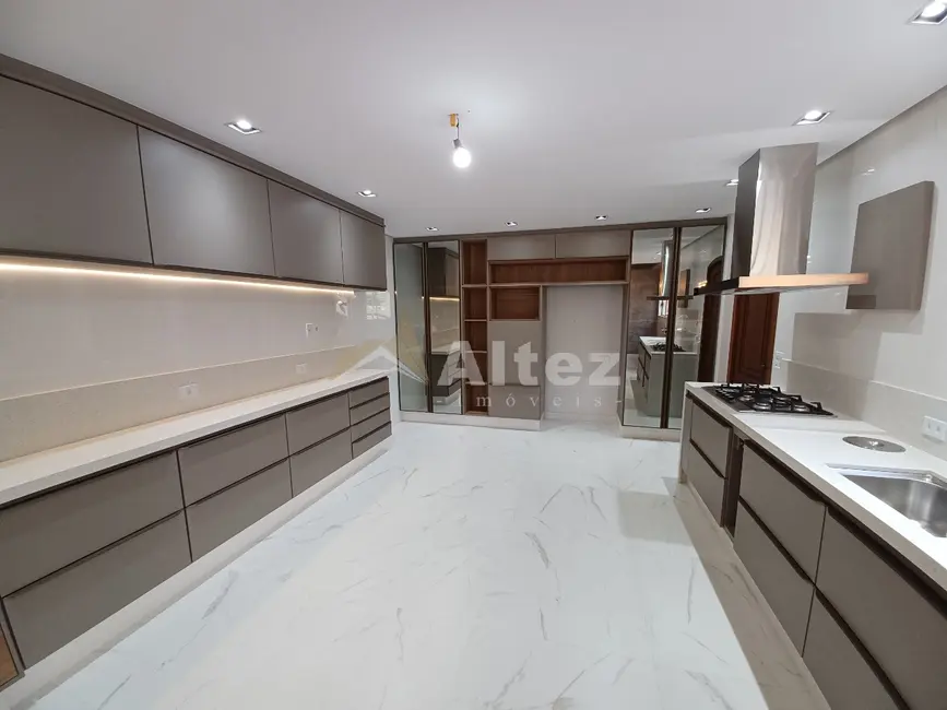 Casa com 4 quartos à venda, 600m2 em Parque São Luiz, Teresopolis - RJ - imagem 9 Foto 9 de Casa com 4 quartos à venda, 600m2 em Parque São Luiz, Teresopolis - RJ