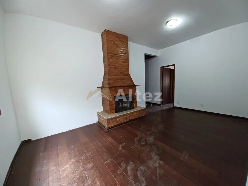 Foto 3 de Casa com 4 quartos à venda, 525m2 em Pessegueiros, Teresopolis - RJ