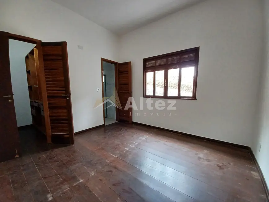 Foto 5 de Casa com 4 quartos à venda, 525m2 em Pessegueiros, Teresopolis - RJ