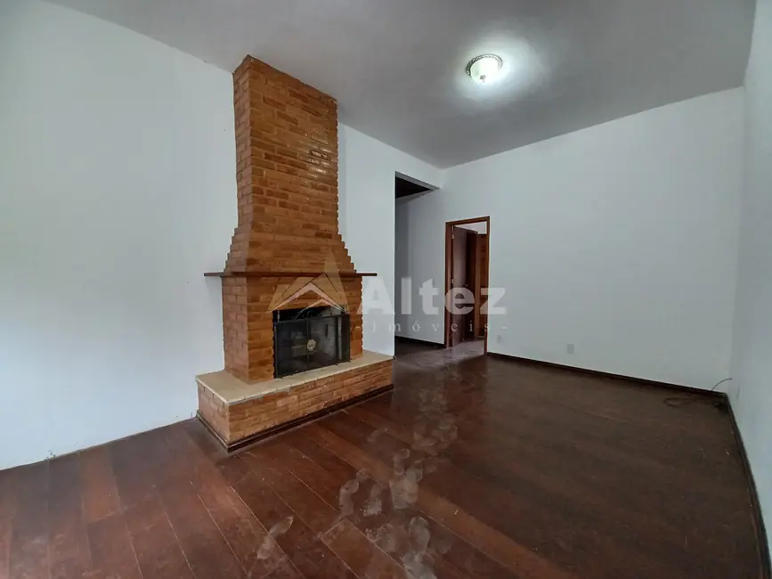 Foto 2 de Casa com 4 quartos à venda, 525m2 em Pessegueiros, Teresopolis - RJ