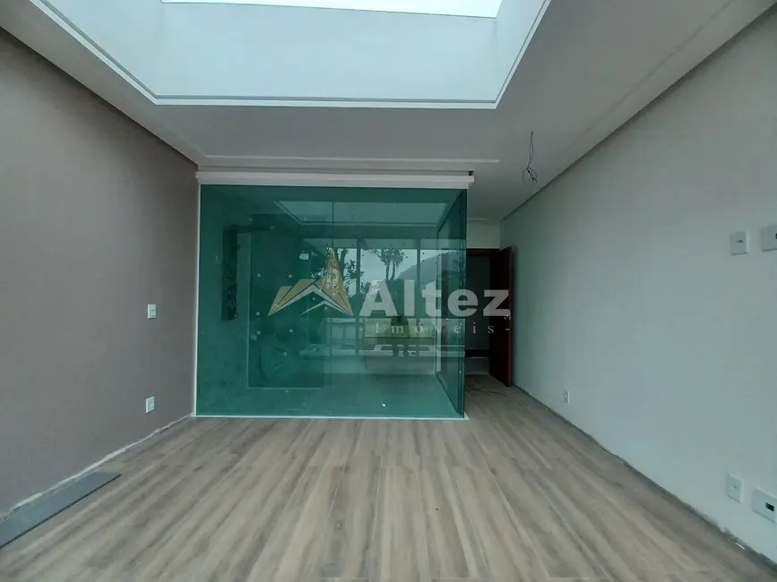 Casa com 3 quartos à venda, 550m2 em Parque do Ingá, Teresopolis - RJ - imagem 5 Foto 5 de Casa com 3 quartos à venda, 550m2 em Parque do Ingá, Teresopolis - RJ