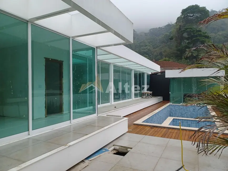 Casa com 3 quartos à venda, 550m2 em Parque do Ingá, Teresopolis - RJ - imagem 6 Foto 6 de Casa com 3 quartos à venda, 550m2 em Parque do Ingá, Teresopolis - RJ