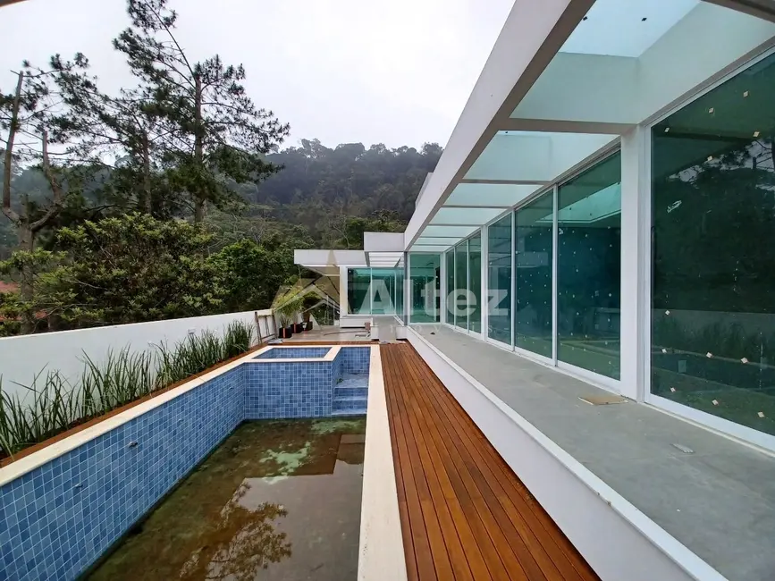 Casa com 3 quartos à venda, 550m2 em Parque do Ingá, Teresopolis - RJ - imagem 8 Foto 8 de Casa com 3 quartos à venda, 550m2 em Parque do Ingá, Teresopolis - RJ