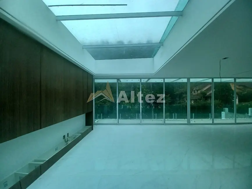 Casa com 3 quartos à venda, 550m2 em Parque do Ingá, Teresopolis - RJ - imagem 9 Foto 9 de Casa com 3 quartos à venda, 550m2 em Parque do Ingá, Teresopolis - RJ