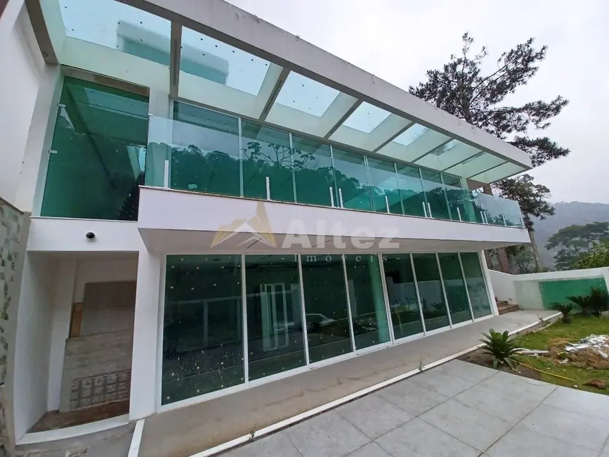 Casa com 3 quartos à venda, 550m2 em Parque do Ingá, Teresopolis - RJ - imagem 3 Foto 3 de Casa com 3 quartos à venda, 550m2 em Parque do Ingá, Teresopolis - RJ