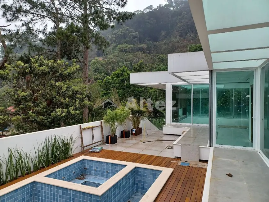 Casa com 3 quartos à venda, 550m2 em Parque do Ingá, Teresopolis - RJ - imagem 2 Foto 2 de Casa com 3 quartos à venda, 550m2 em Parque do Ingá, Teresopolis - RJ
