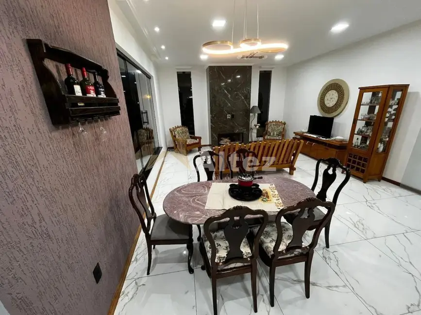 Foto 6 de Casa com 3 quartos à venda, 1000m2 em Albuquerque, Teresopolis - RJ