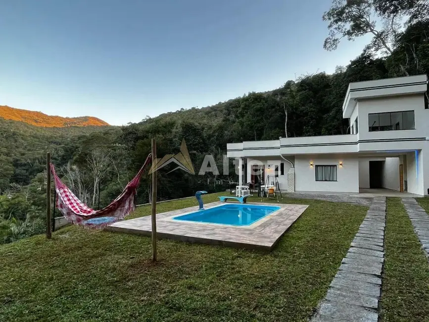 Foto 1 de Casa com 3 quartos à venda, 1000m2 em Albuquerque, Teresopolis - RJ