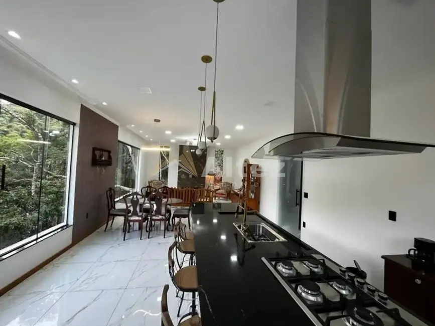 Foto 8 de Casa com 3 quartos à venda, 1000m2 em Albuquerque, Teresopolis - RJ