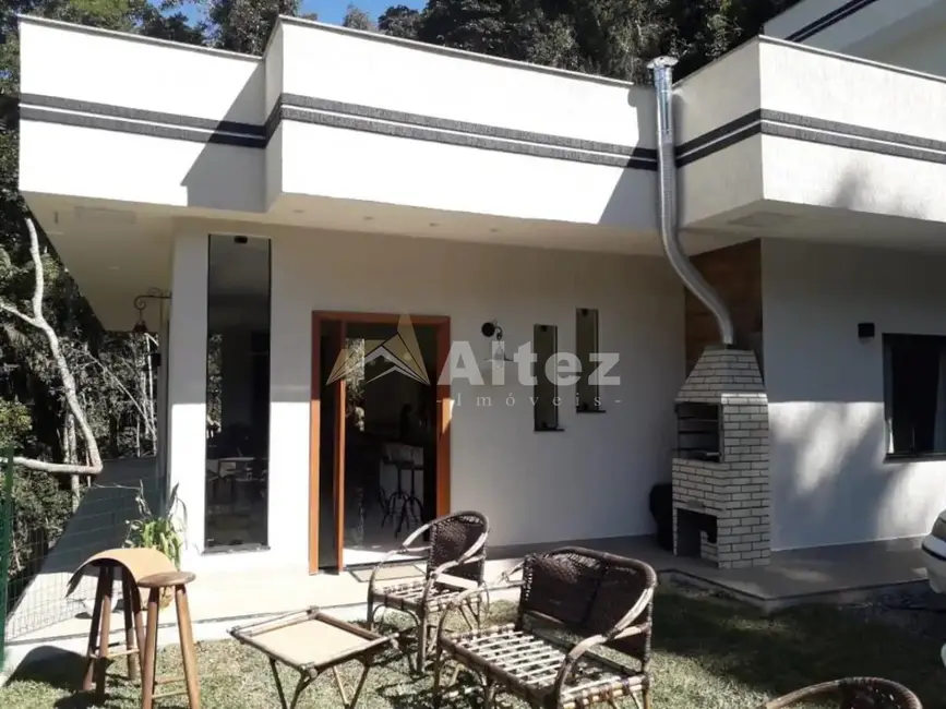 Foto 2 de Casa com 3 quartos à venda, 1000m2 em Albuquerque, Teresopolis - RJ
