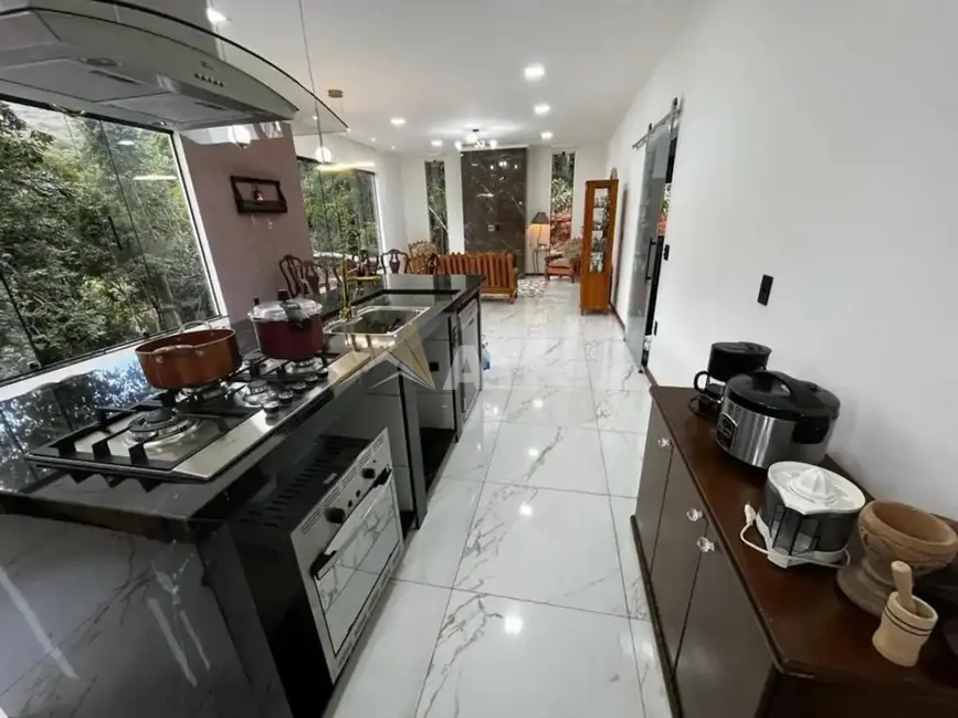 Foto 7 de Casa com 3 quartos à venda, 1000m2 em Albuquerque, Teresopolis - RJ