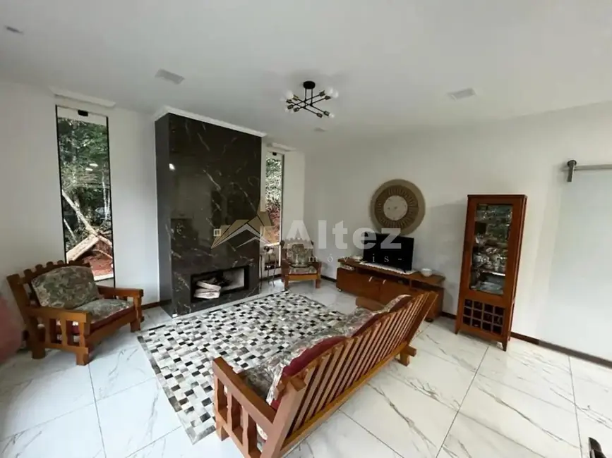 Foto 5 de Casa com 3 quartos à venda, 1000m2 em Albuquerque, Teresopolis - RJ