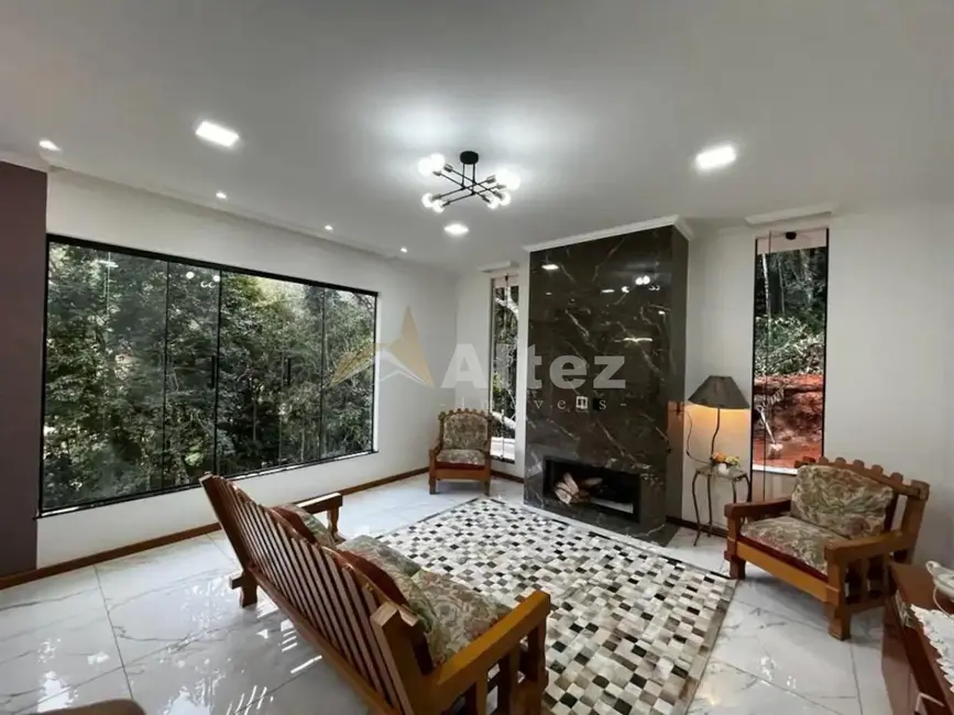 Foto 4 de Casa com 3 quartos à venda, 1000m2 em Albuquerque, Teresopolis - RJ
