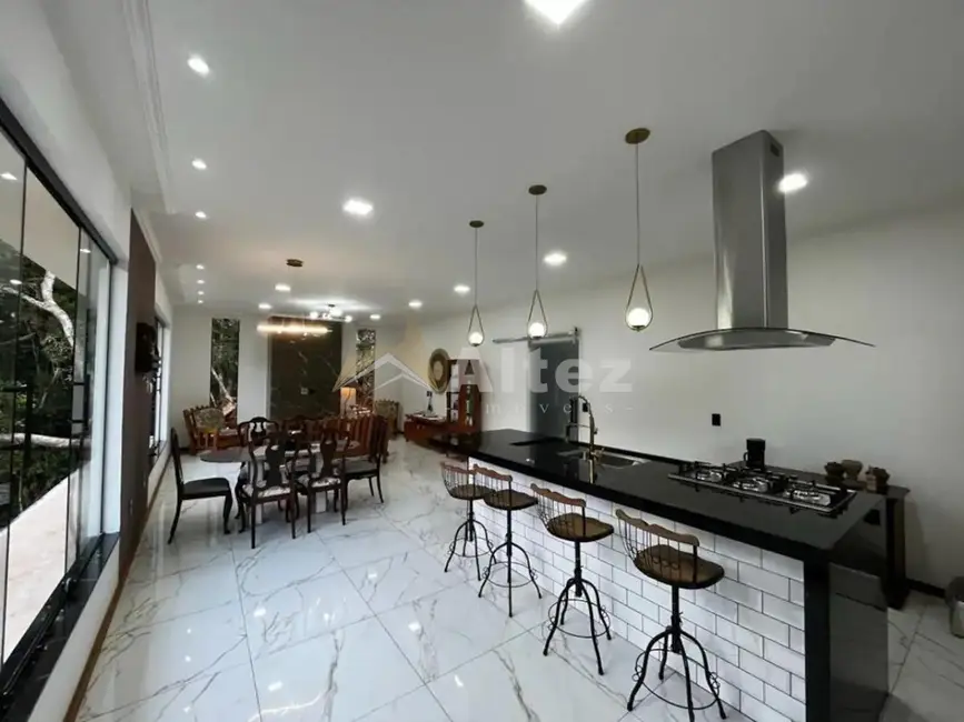 Foto 9 de Casa com 3 quartos à venda, 1000m2 em Albuquerque, Teresopolis - RJ