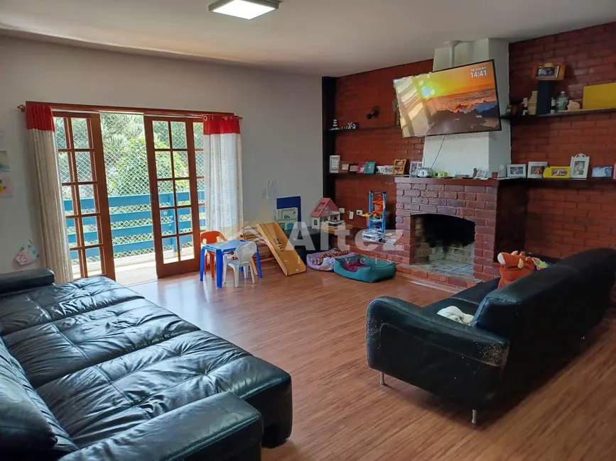 Casa com 4 quartos à venda, 1600m2 em Cascata do Imbuí, Teresopolis - RJ - imagem 8 Foto 8 de Casa com 4 quartos à venda, 1600m2 em Cascata do Imbuí, Teresopolis - RJ