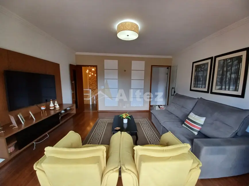 Foto 6 de Apartamento com 4 quartos à venda, 107m2 em Granja Guarani, Teresopolis - RJ