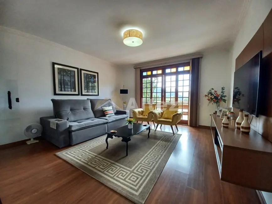 Foto 1 de Apartamento com 4 quartos à venda, 107m2 em Granja Guarani, Teresopolis - RJ