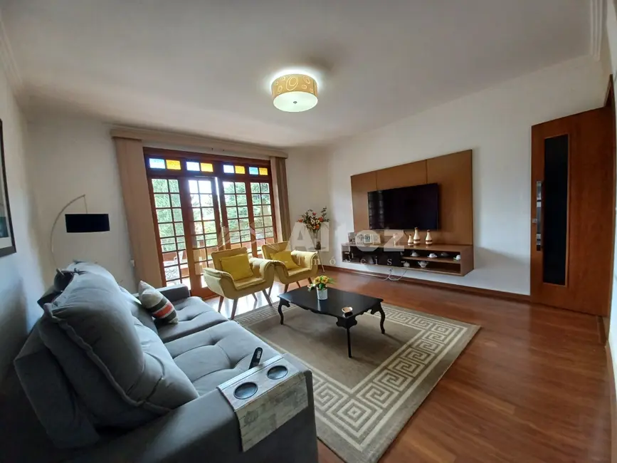 Foto 3 de Apartamento com 4 quartos à venda, 107m2 em Granja Guarani, Teresopolis - RJ