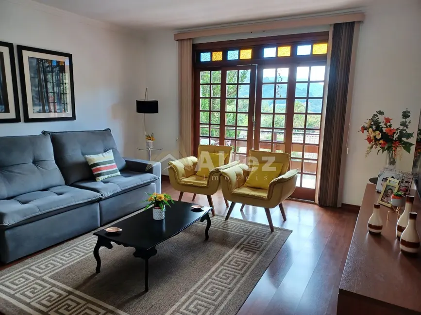 Foto 2 de Apartamento com 4 quartos à venda, 107m2 em Granja Guarani, Teresopolis - RJ