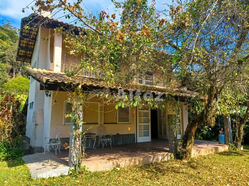Foto 2 de Casa com 3 quartos à venda, 360m2 em Albuquerque, Teresopolis - RJ