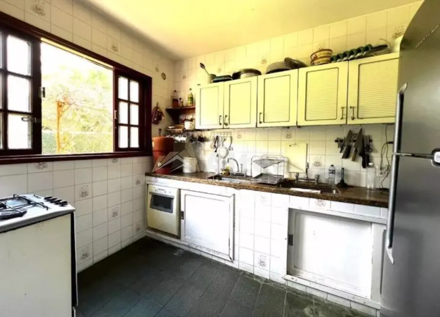 Foto 4 de Casa com 3 quartos à venda, 750m2 em Albuquerque, Teresopolis - RJ