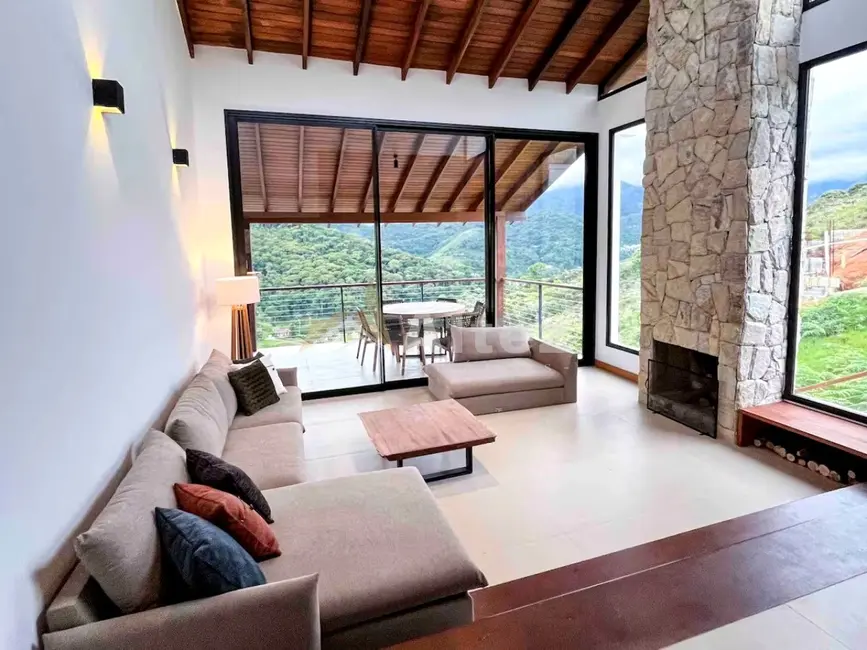 Foto 2 de Casa de Condomínio com 4 quartos à venda, 750m2 em Vargem Grande, Teresopolis - RJ
