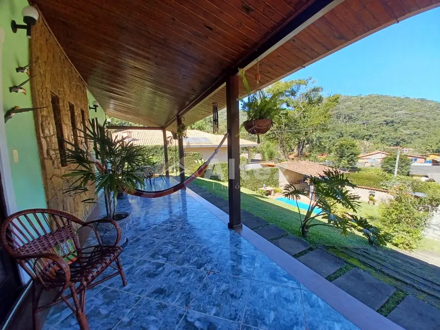 Foto 2 de Casa com 5 quartos à venda, 1080m2 em Albuquerque, Teresopolis - RJ