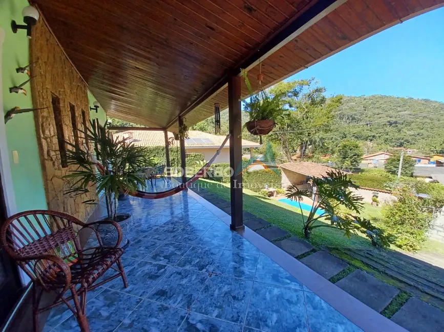 Foto 2 de Casa com 5 quartos à venda, 1080m2 em Albuquerque, Teresopolis - RJ