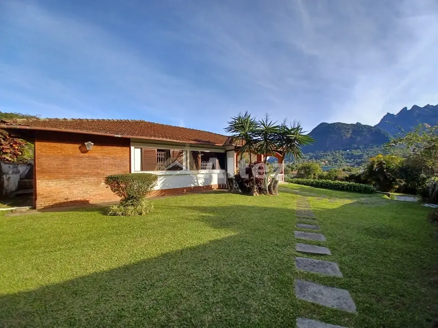 Foto 1 de Casa com 4 quartos à venda, 1400m2 em Alto, Teresopolis - RJ