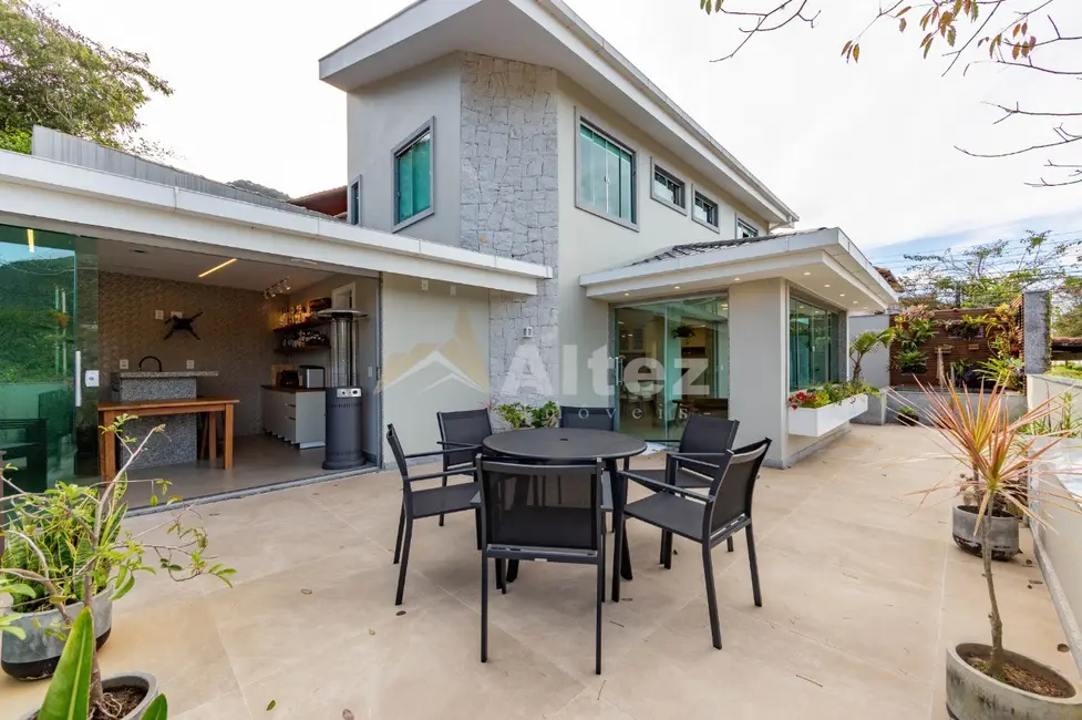 Foto 1 de Casa de Condomínio com 3 quartos à venda, 197m2 em Alto, Teresopolis - RJ