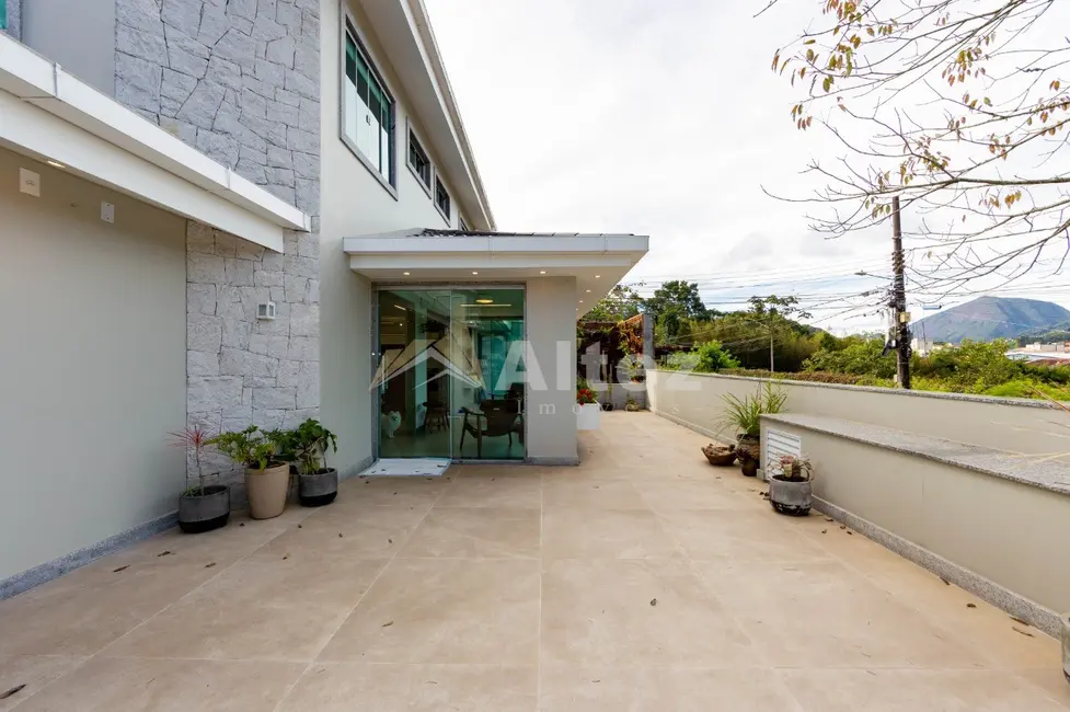 Foto 2 de Casa de Condomínio com 3 quartos à venda, 197m2 em Alto, Teresopolis - RJ