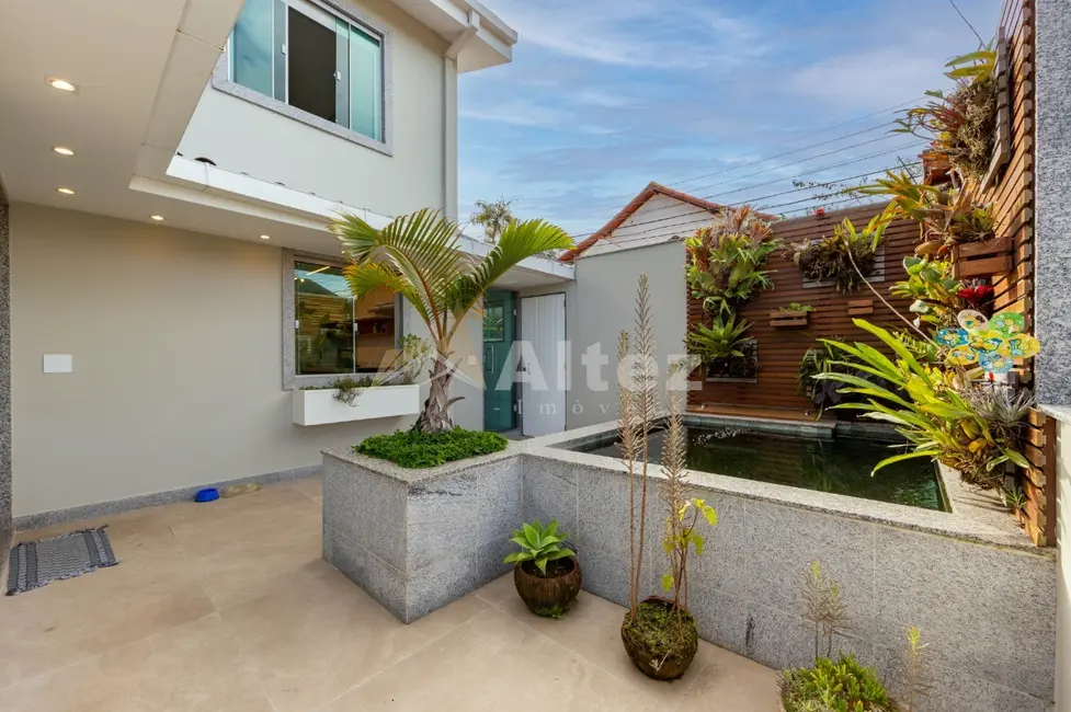 Foto 3 de Casa de Condomínio com 3 quartos à venda, 197m2 em Alto, Teresopolis - RJ