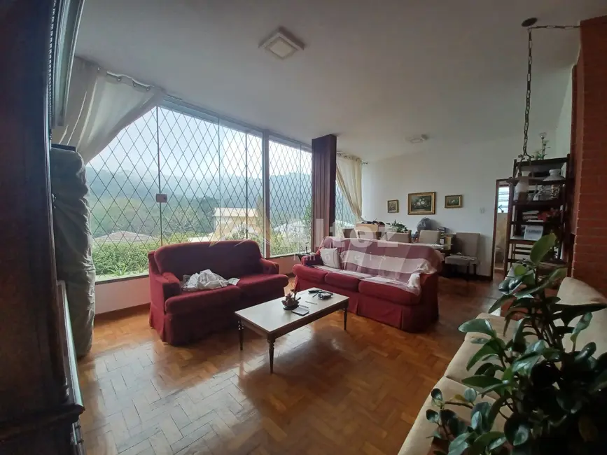 Casa com 4 quartos à venda, 1210m2 em Carlos Guinle, Teresopolis - RJ - imagem 7 Foto 7 de Casa com 4 quartos à venda, 1210m2 em Carlos Guinle, Teresopolis - RJ