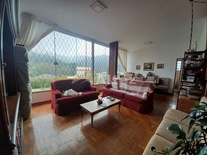 Casa com 4 quartos à venda, 1210m2 em Carlos Guinle, Teresopolis - RJ - imagem 8 Foto 8 de Casa com 4 quartos à venda, 1210m2 em Carlos Guinle, Teresopolis - RJ