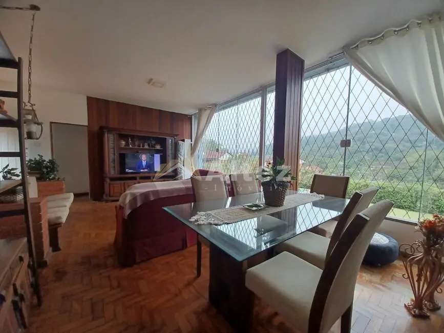 Casa com 4 quartos à venda, 1210m2 em Carlos Guinle, Teresopolis - RJ - imagem 9 Foto 9 de Casa com 4 quartos à venda, 1210m2 em Carlos Guinle, Teresopolis - RJ