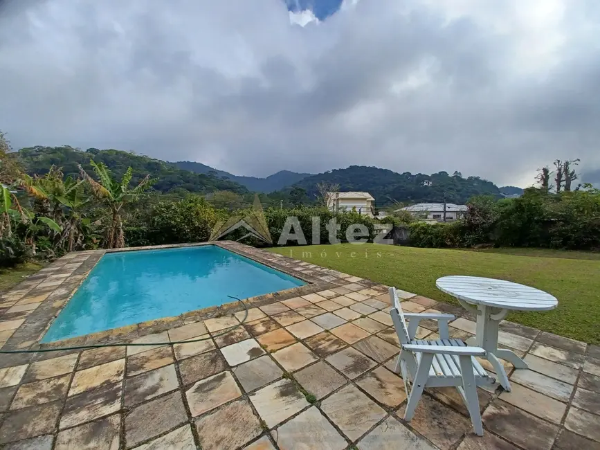 Casa com 4 quartos à venda, 1210m2 em Carlos Guinle, Teresopolis - RJ - imagem 4 Foto 4 de Casa com 4 quartos à venda, 1210m2 em Carlos Guinle, Teresopolis - RJ