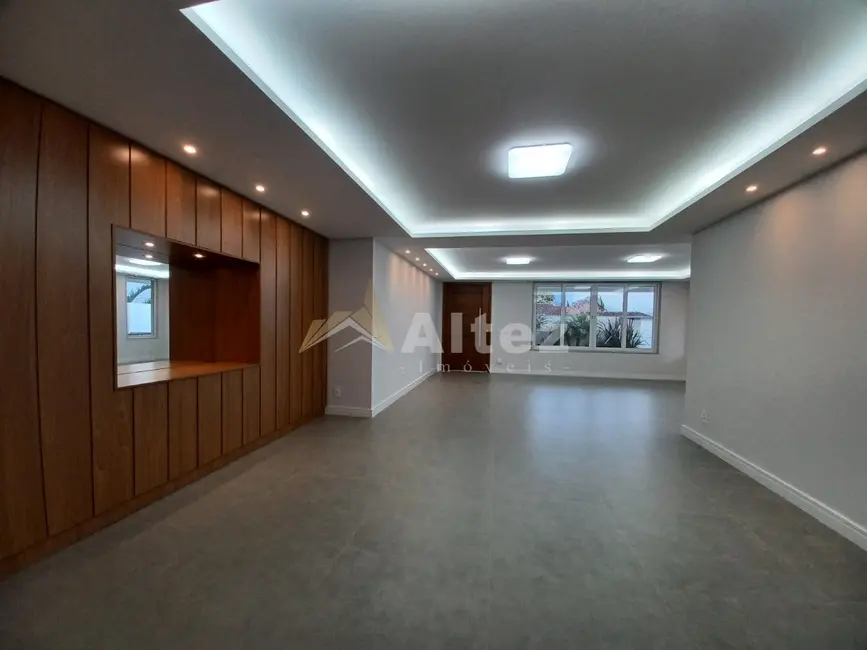 Foto 8 de Casa com 4 quartos à venda, 400m2 em Carlos Guinle, Teresopolis - RJ