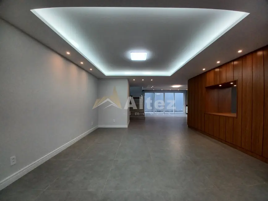 Foto 7 de Casa com 4 quartos à venda, 400m2 em Carlos Guinle, Teresopolis - RJ