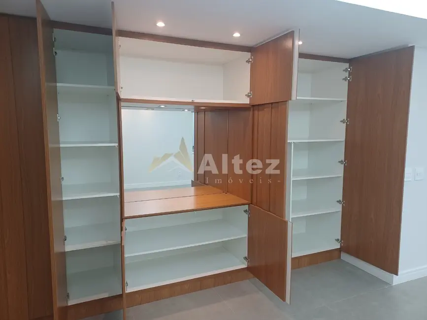 Foto 9 de Casa com 4 quartos à venda, 400m2 em Carlos Guinle, Teresopolis - RJ