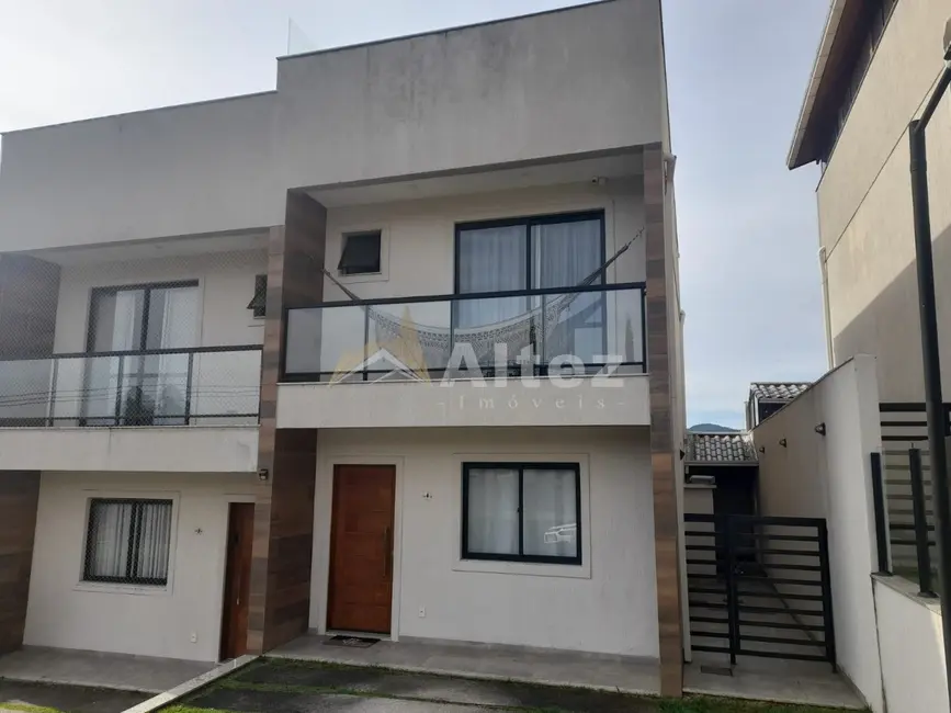 Foto 1 de Casa de Condomínio com 2 quartos à venda, 117m2 em Iucas, Teresopolis - RJ